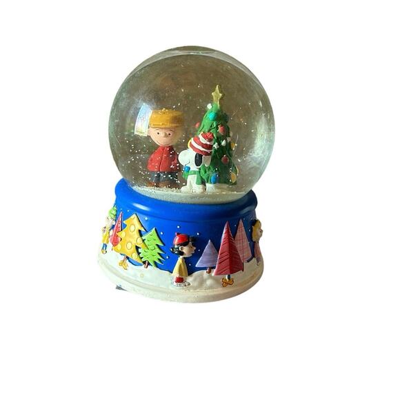 ↳ Hallmark Collectible A Charlie Brown Christmas Musical Snow Globe (1A-03-63WA) - Picture 1 of 8